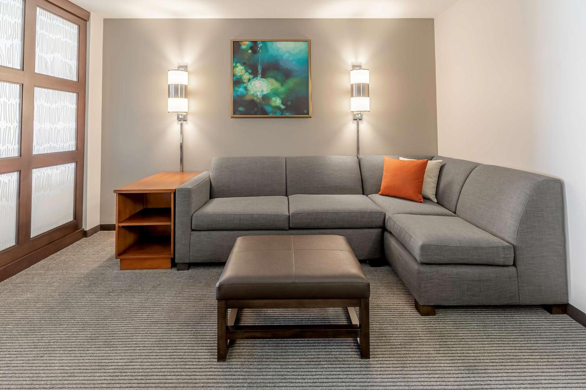 Queen Room with Two Queen Beds and Sofa Bed - High Floor,1498846570:JPEG