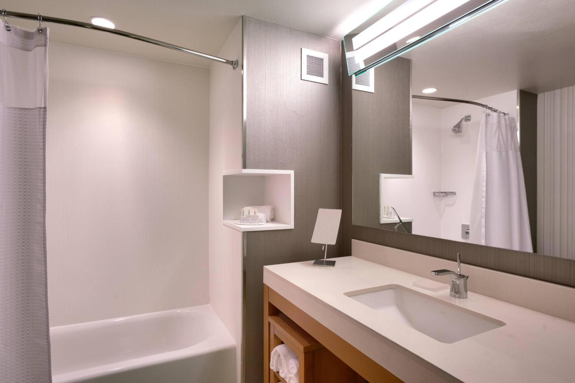 Queen Room with Two Queen Beds,1572723626:JPEG