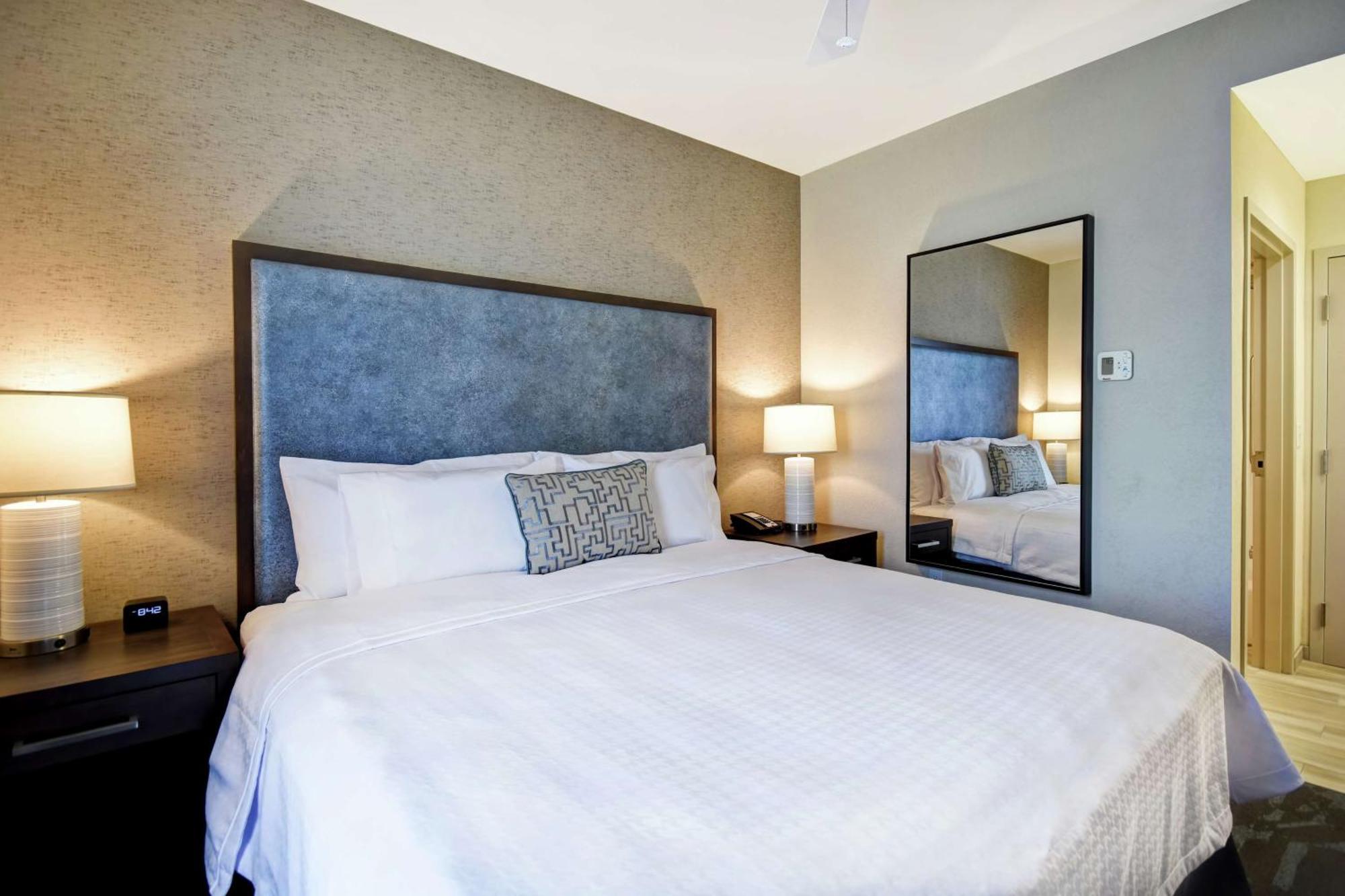 One-Bedroom King Suite Non-Smoking