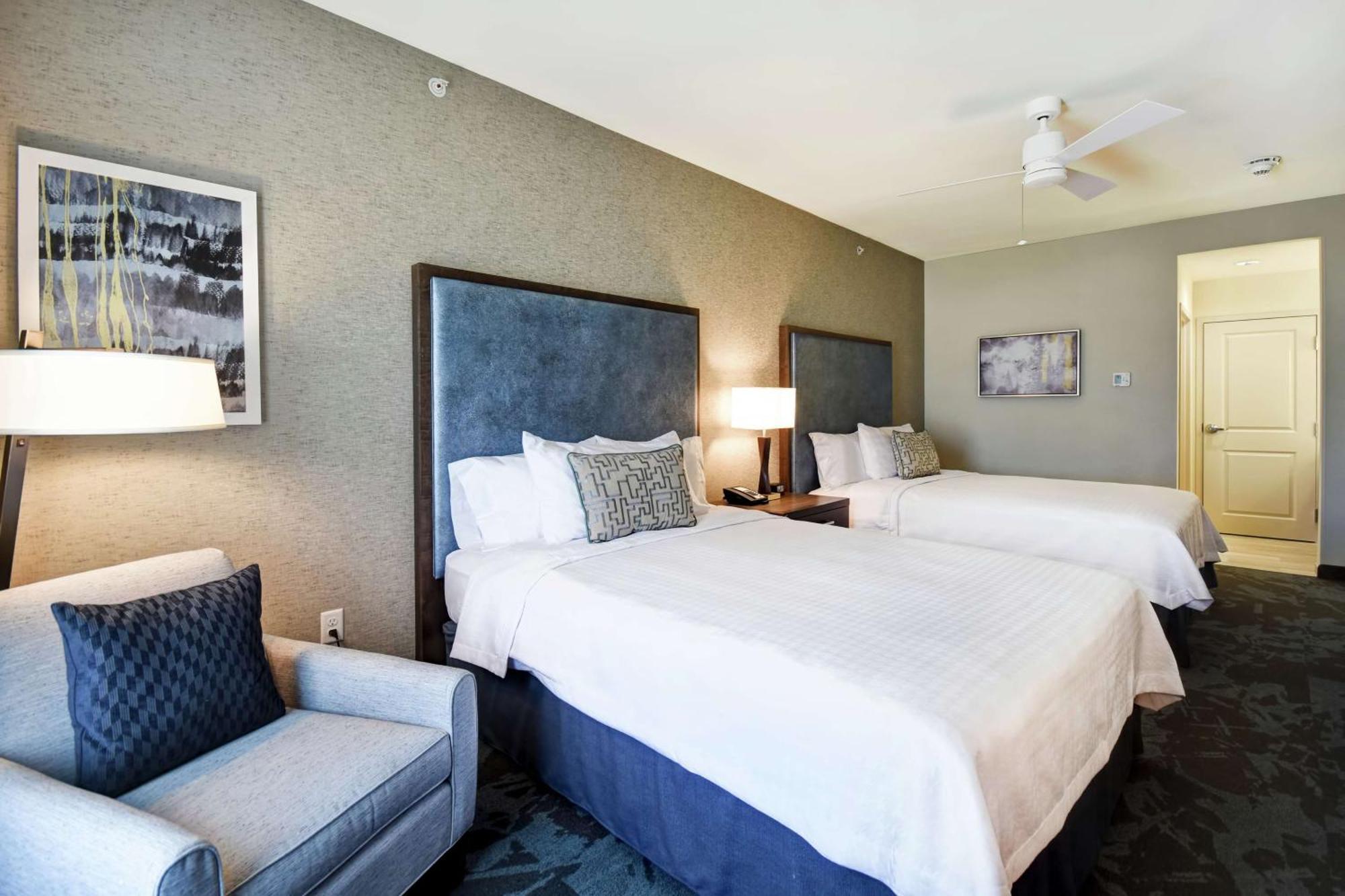 One-Bedroom Queen Suite Two Queen Beds Non-Smoking