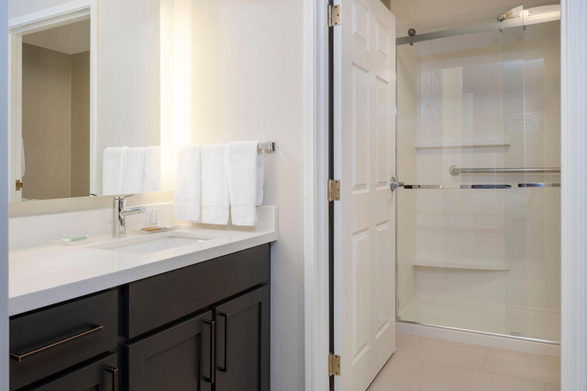 One-Bedroom Queen Suite