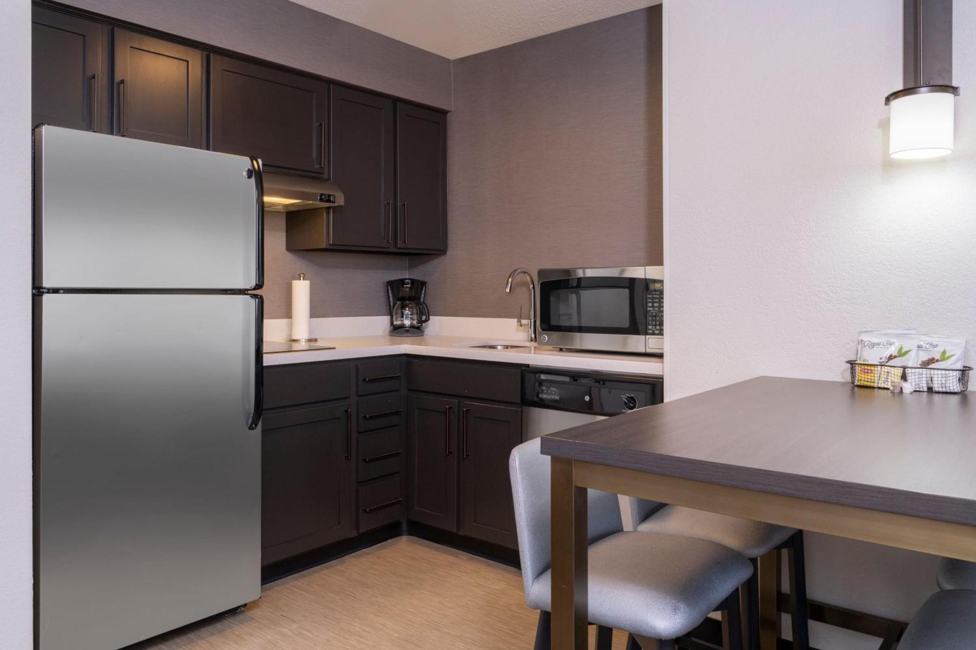 One-Bedroom Queen Suite