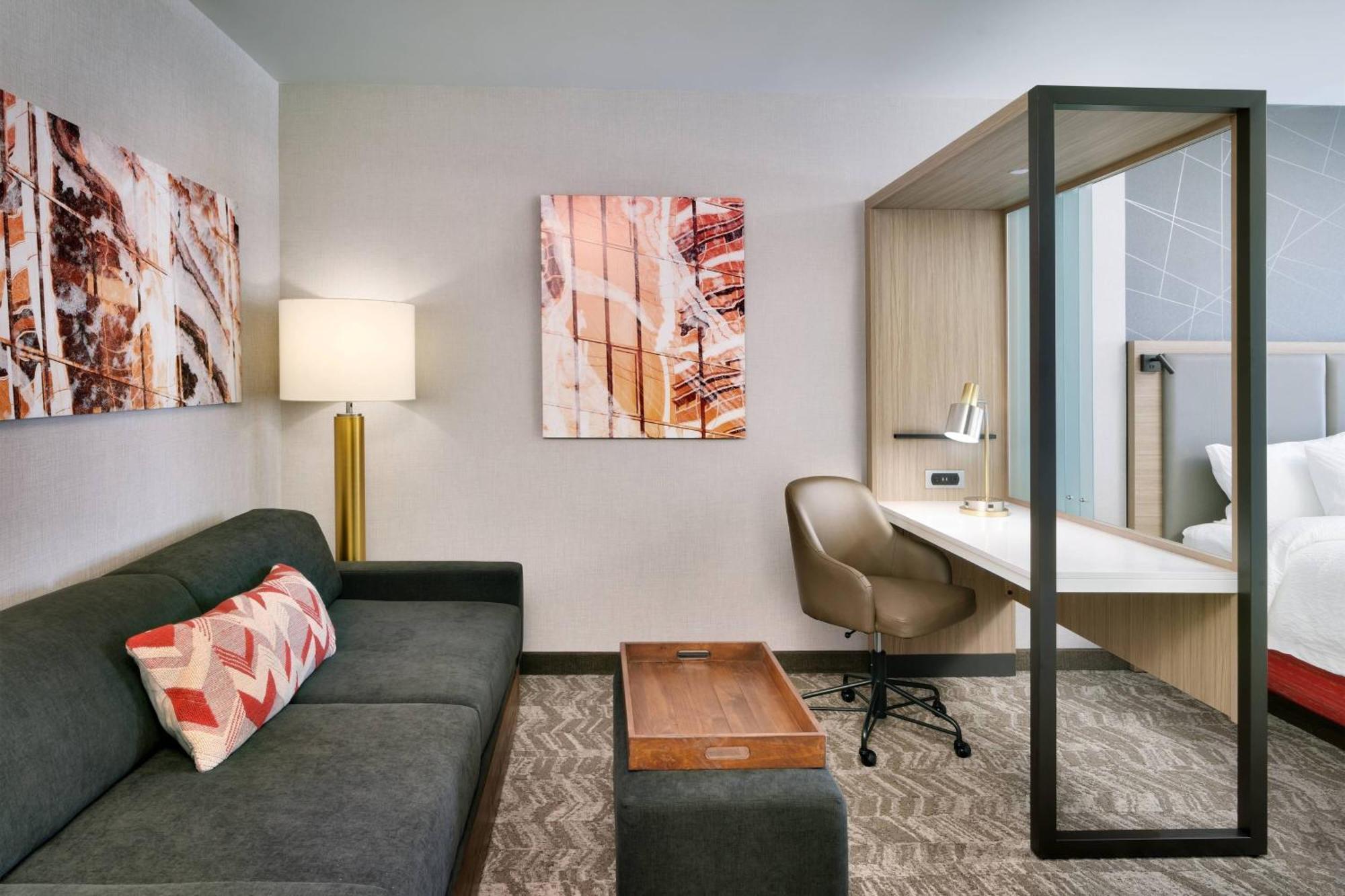Suite 1 King Trundle bed City view