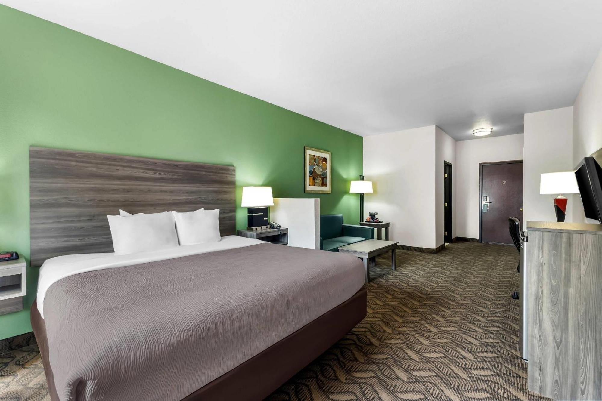 King Room - Accessible/Non-Smoking