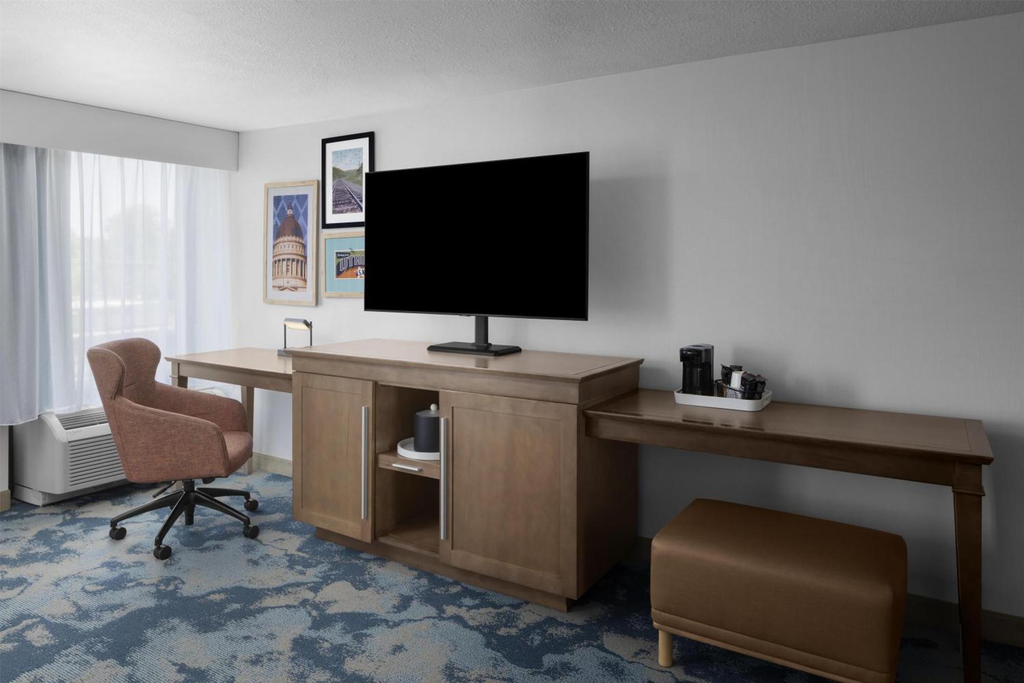 King Room with Sofa Bed and Study - Non-Smoking