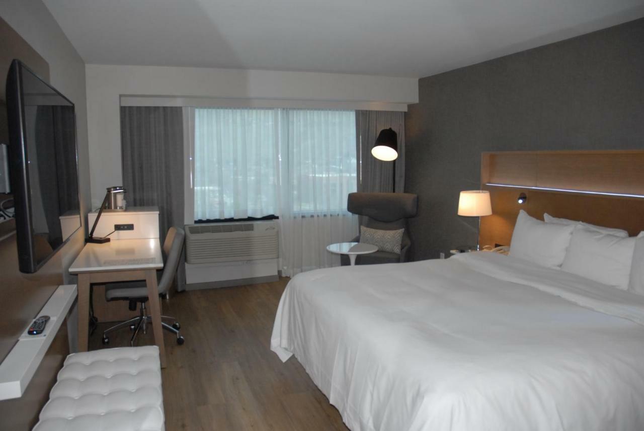King Room Disability Access or Non-Smoking Executive Lounge Access