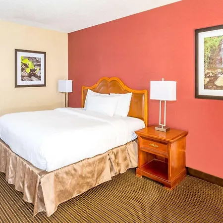 Ramada By Wyndham Salt Lake City North Temple-3